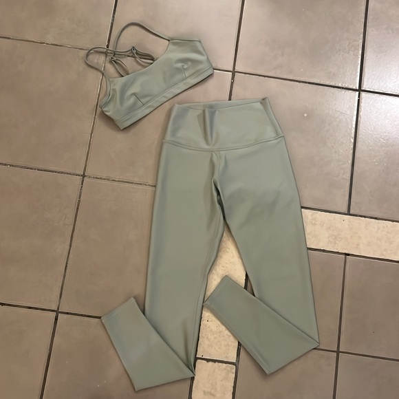 ALO Airlift Bra and Leggings Set - Picture 9 of 11